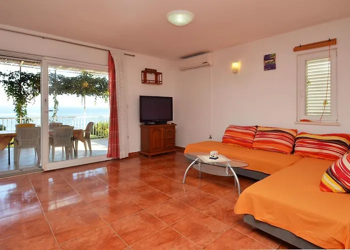 Nyaraló House Lana Zavalatica