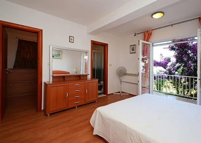 House Lana Zavalatica