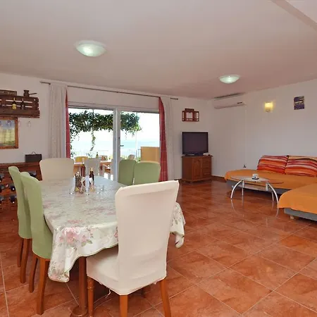 House Lana Zavalatica