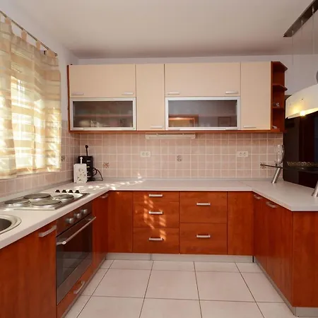 House Lana Zavalatica