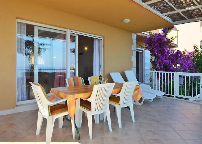 House Lana בית נופש *