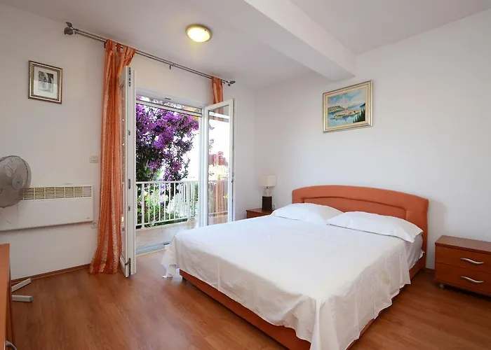 House Lana בית נופש